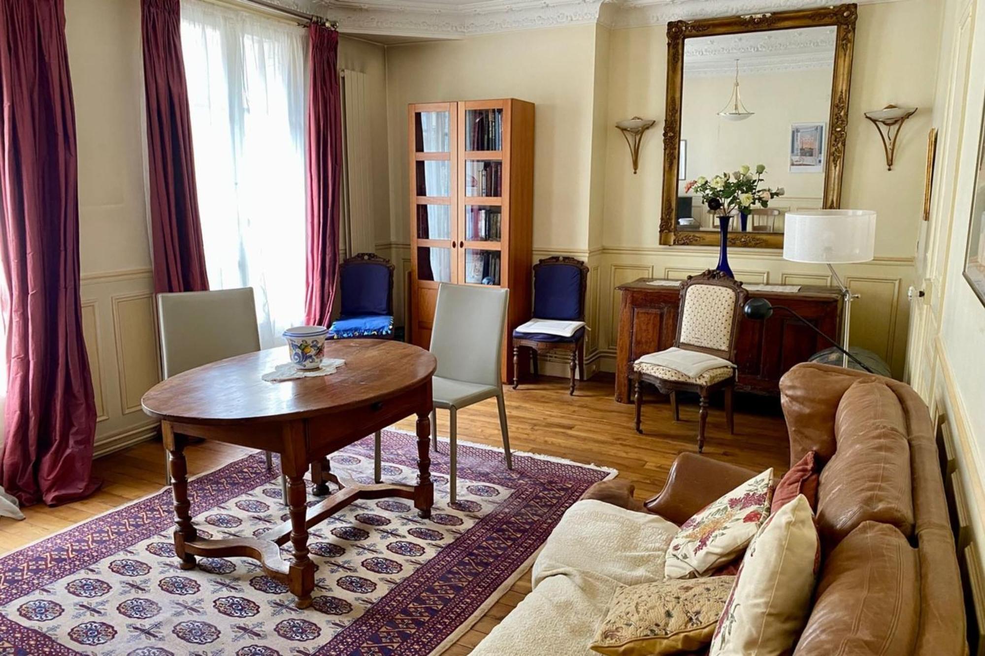 Spacious Near The Eiffel Tower Apartment
